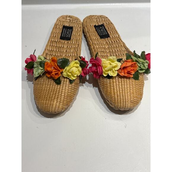TWO’S COMPANY Woven Boho Rattan Flower Slide Slippers Medium 8-8.5 - Picture 2 of 6